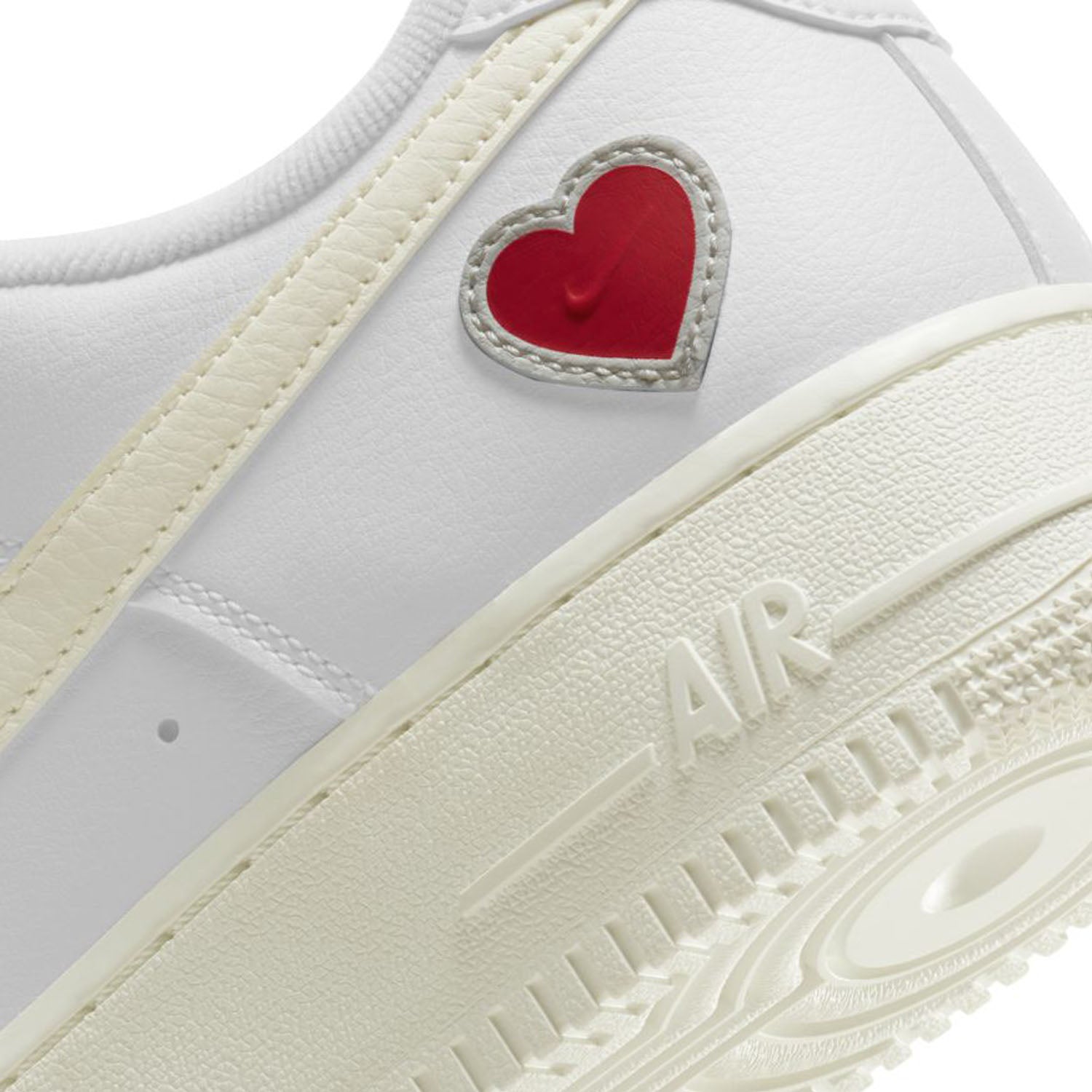 Nike Air Force 1 White Sail Valentine